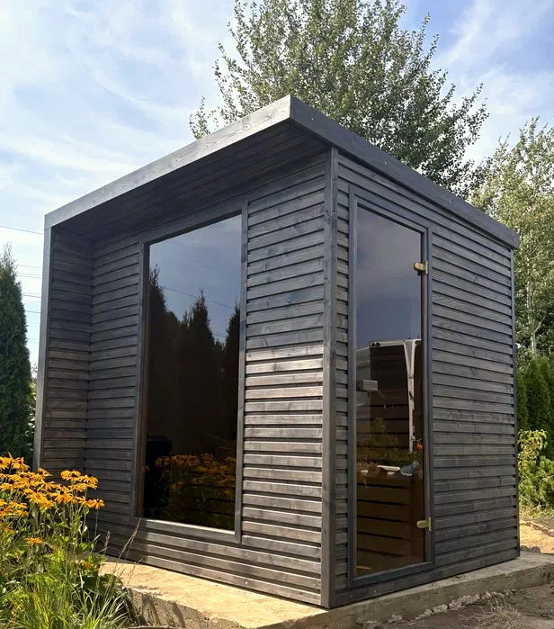 Nowoczesna sauna w ogrodzie