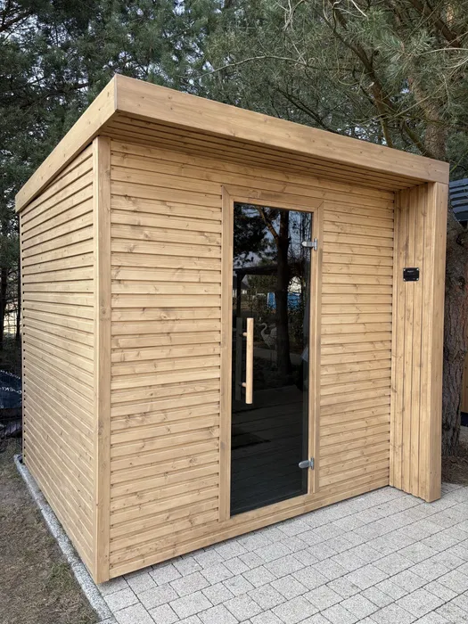 Sauna z dużym przeszkleniem